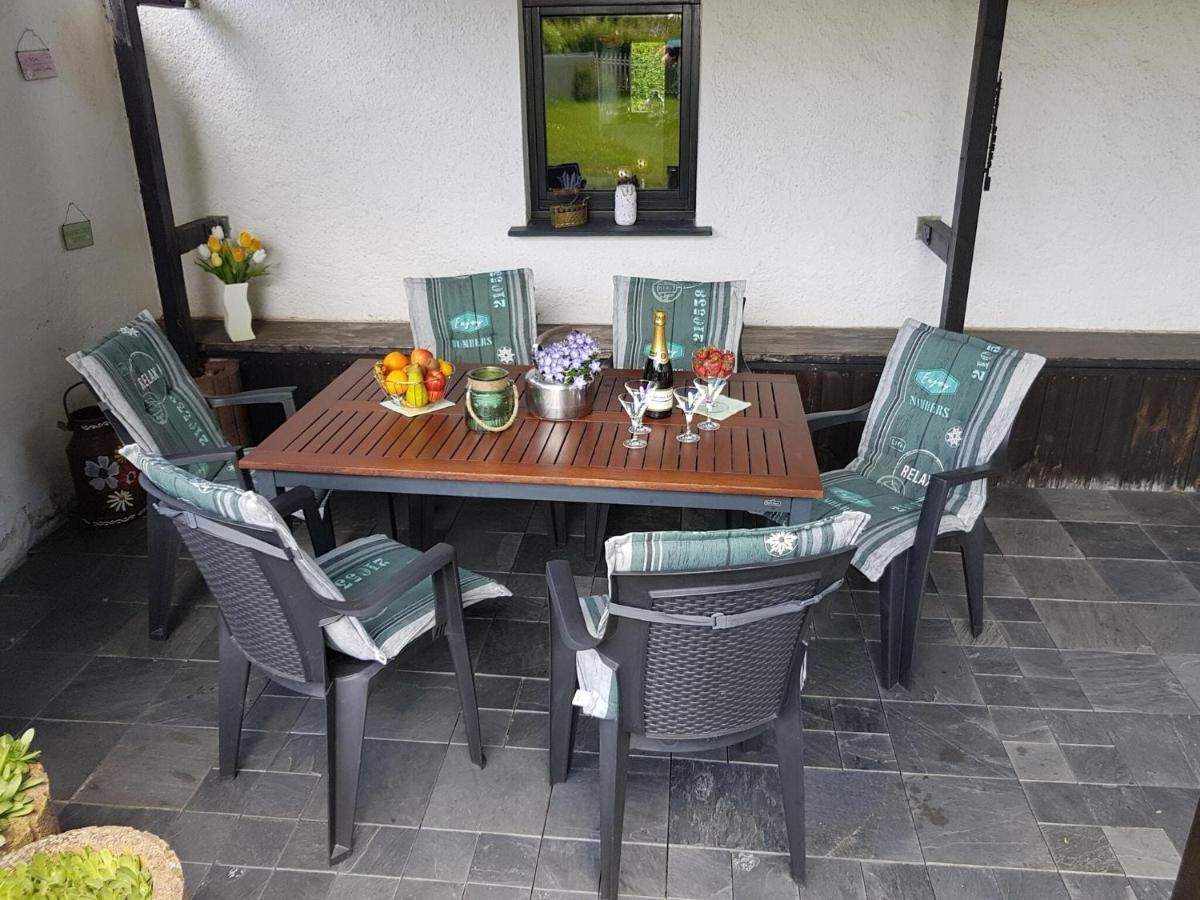 Apartment With Garden In A Wooded Setting Auw bei Prum Bagian luar foto