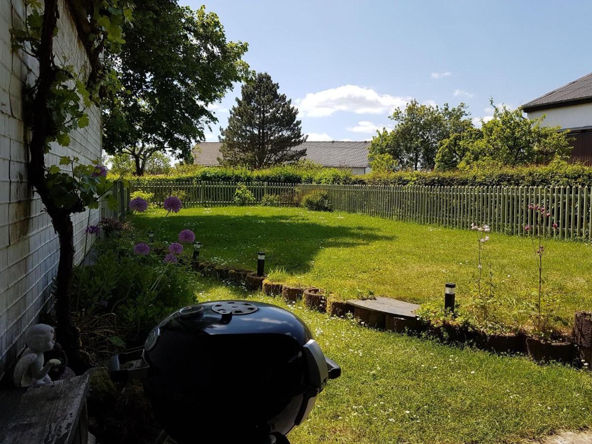 Apartment With Garden In A Wooded Setting Auw bei Prum Bagian luar foto