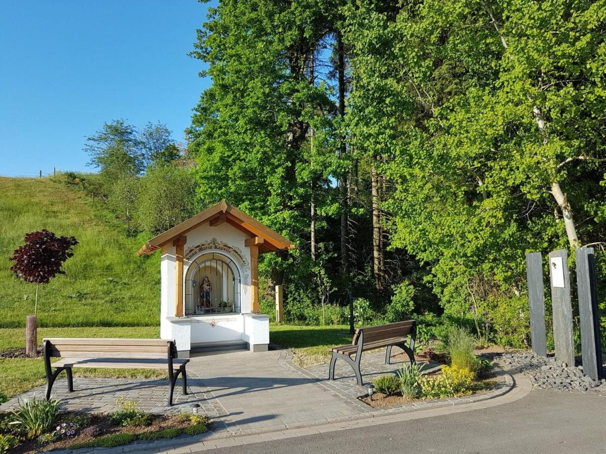 Apartment With Garden In A Wooded Setting Auw bei Prum Bagian luar foto